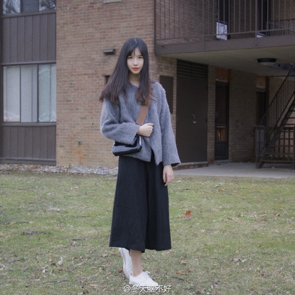 近日,在加拿大留学的学生冬天脑不好在微博晒出大量写真及生活照